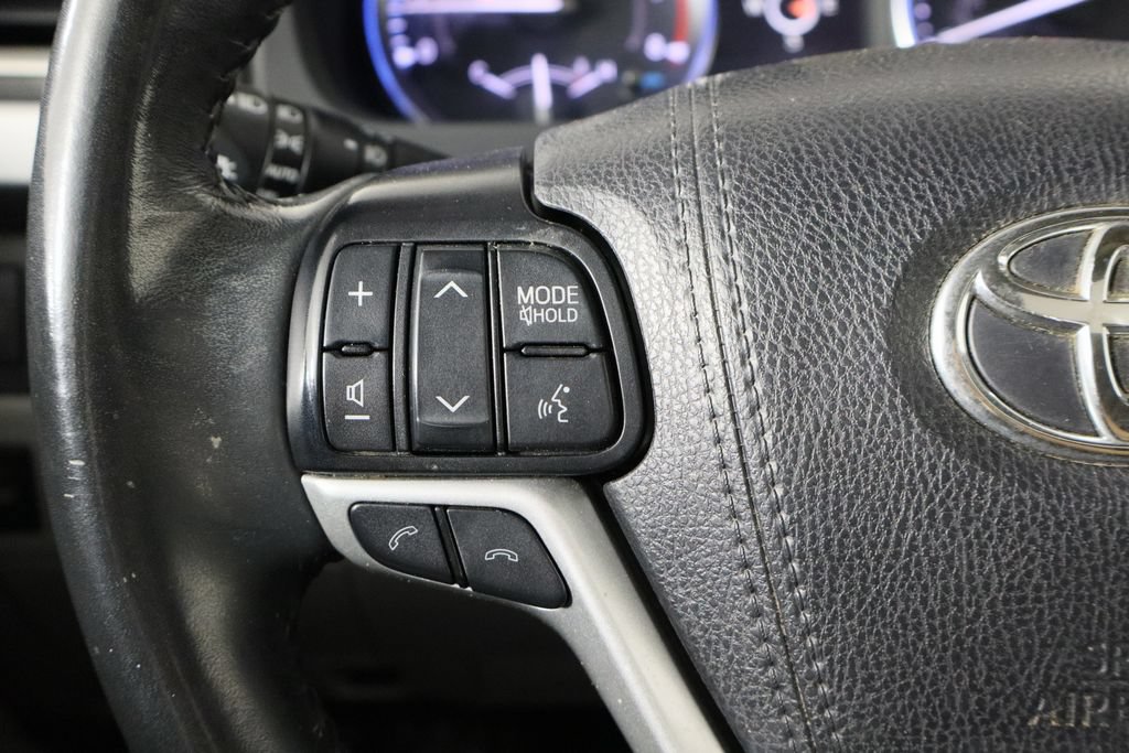 Used 2019 Toyota Highlander XLE AWD/4WD image 10