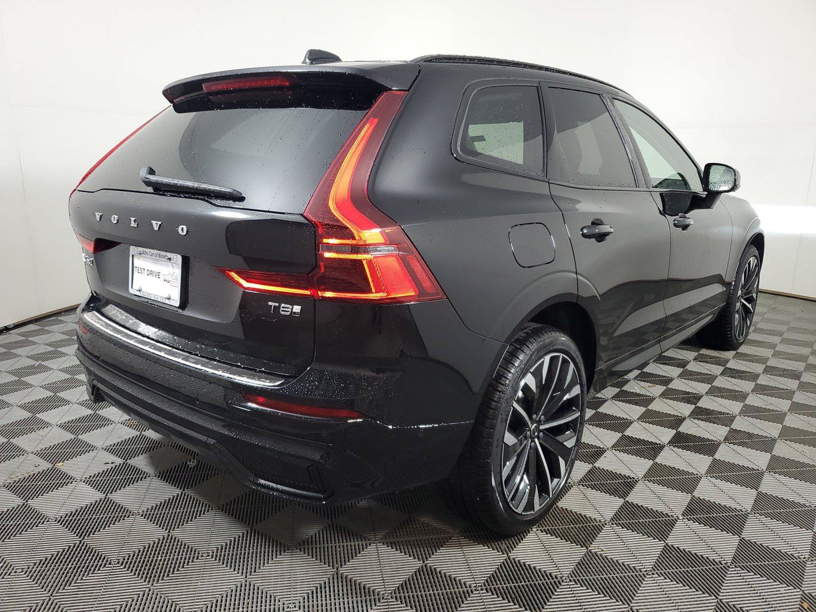 New 2026 Volvo XC60 T8 Ultra w/ Protection Package Premier AWD/4WD image 6