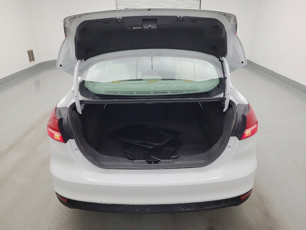 Used 2016 Ford Focus SE w/ SE Cold Weather Package FWD image 29