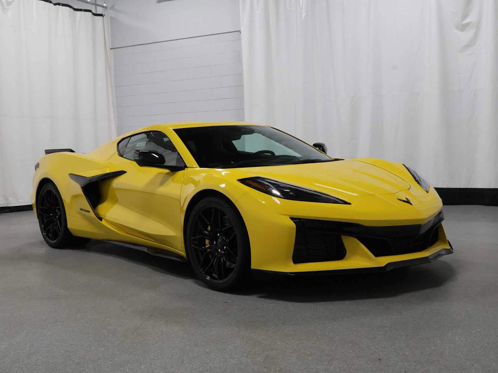 Used 2026 Chevrolet Corvette Z06 RWD image 13