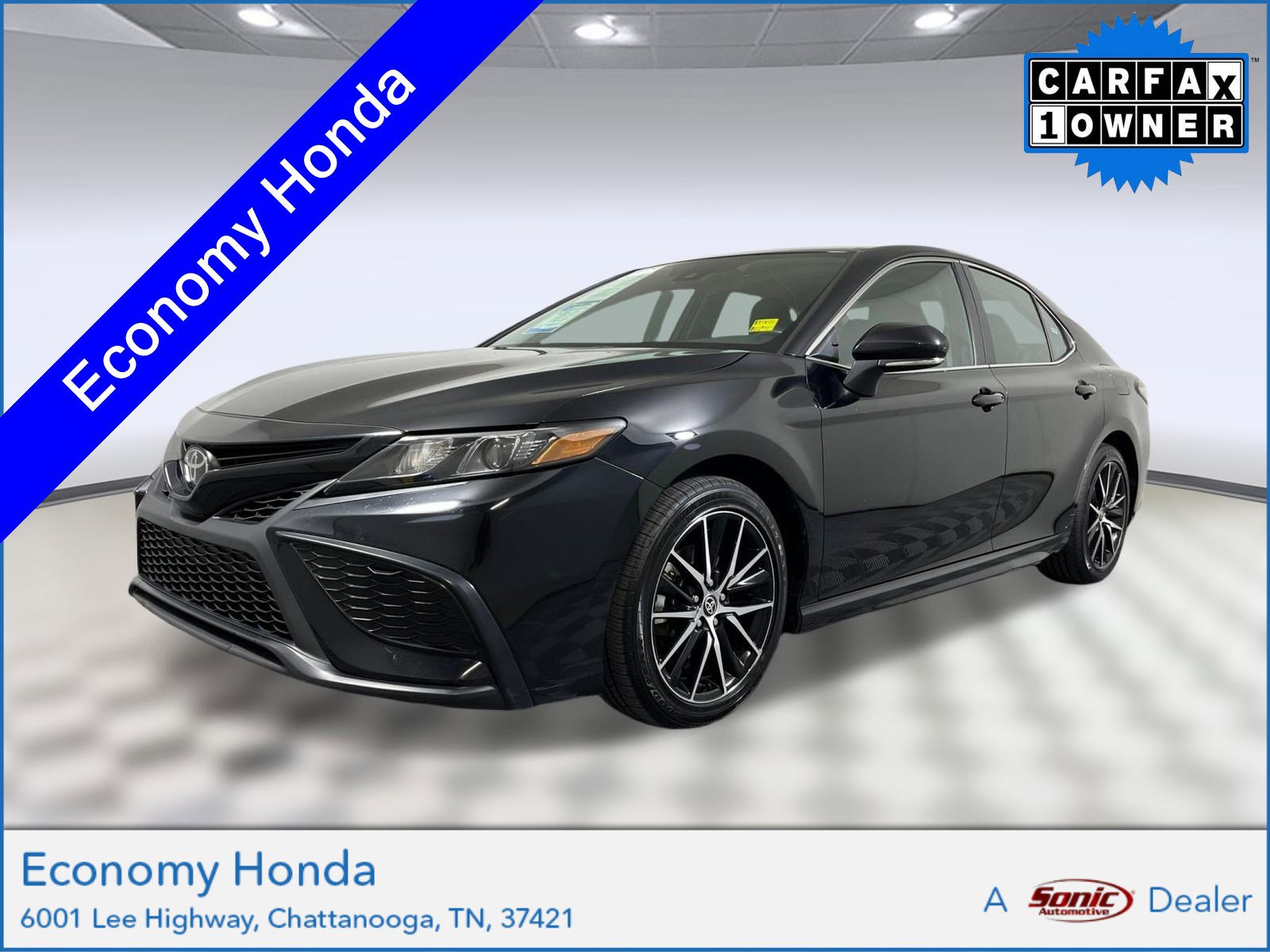 Used 2024 Toyota Camry SE image 1
