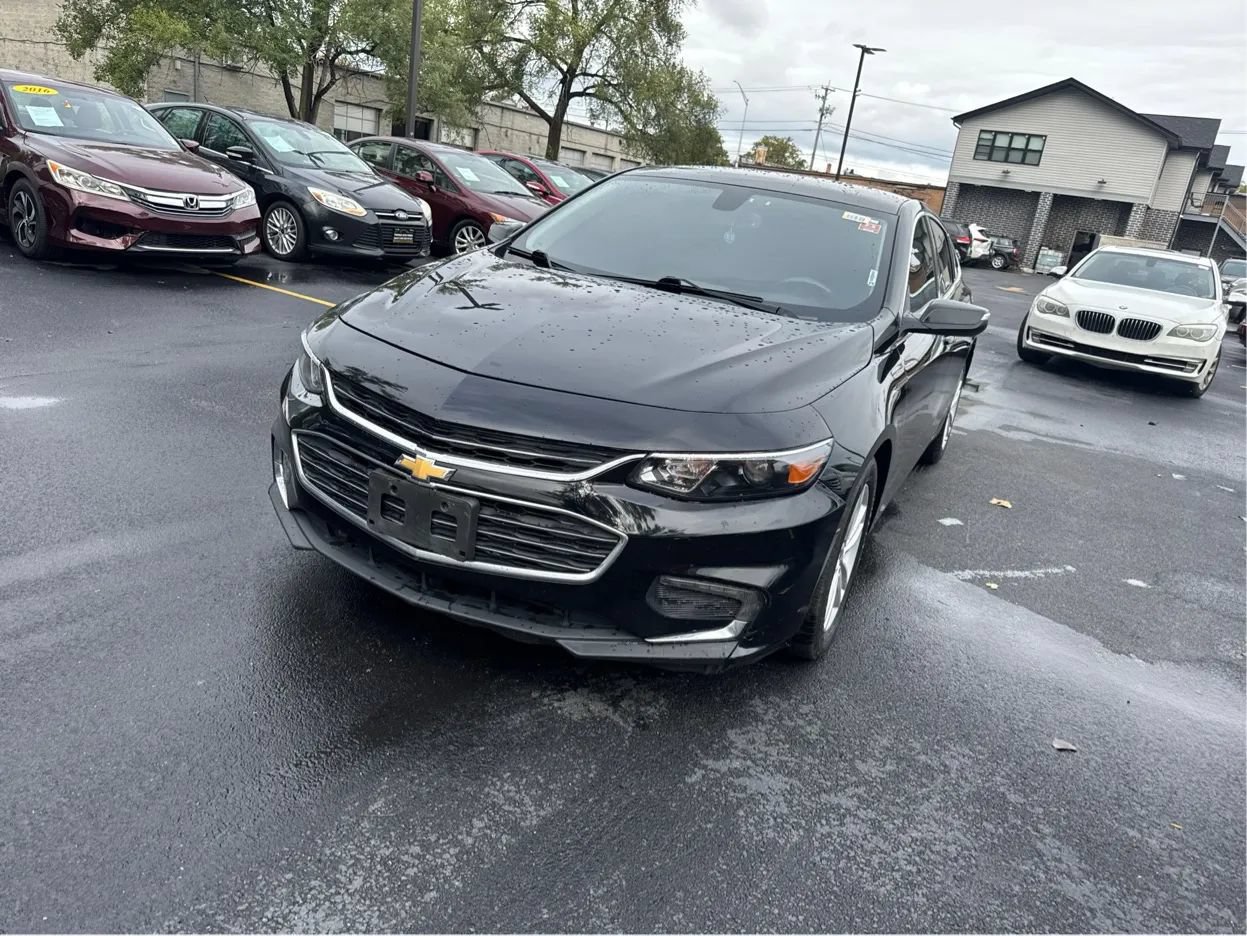Used 2018 Chevrolet Malibu LT FWD image 1