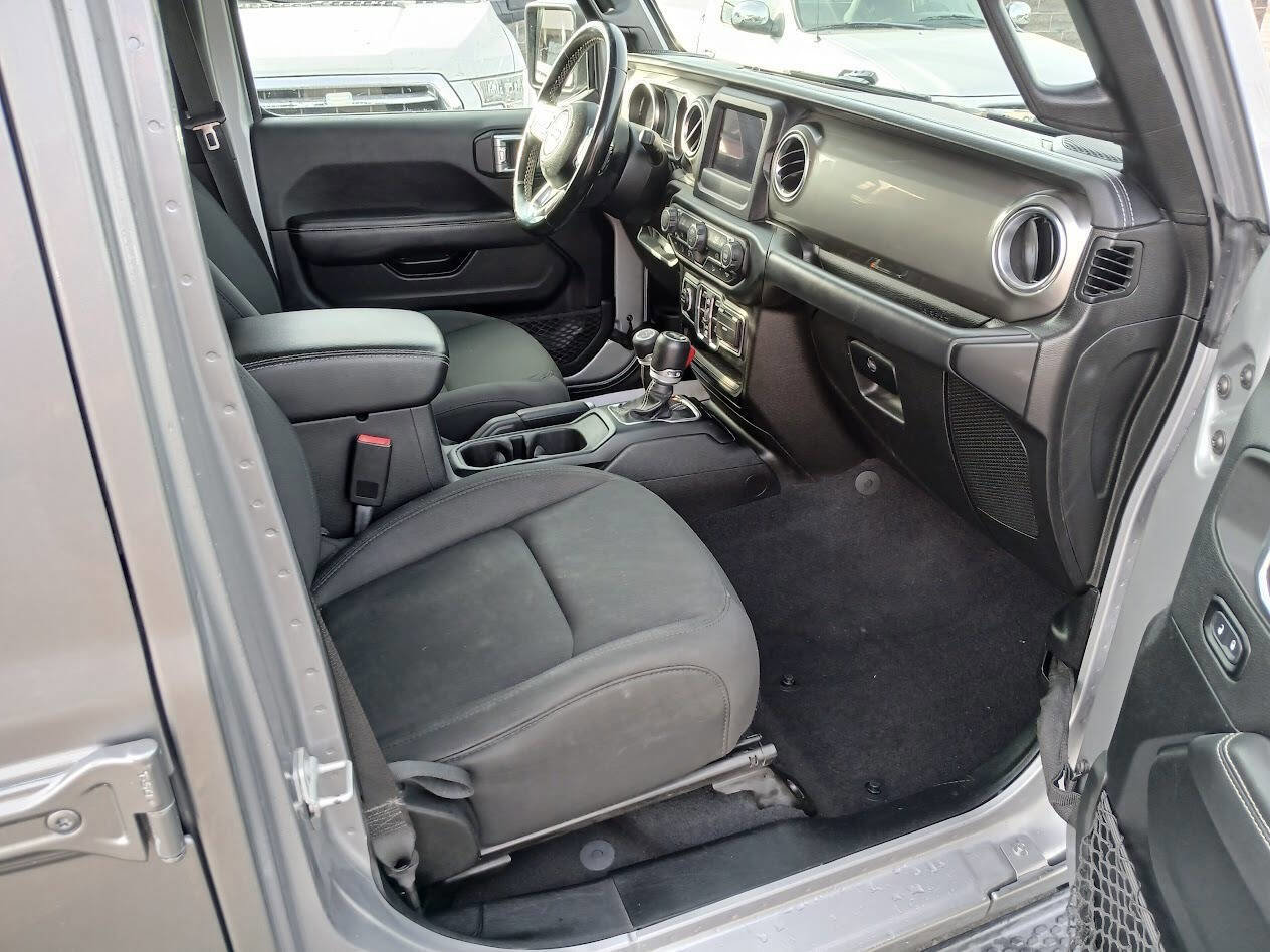 Used 2020 Jeep Wrangler Unlimited Sahara image 24