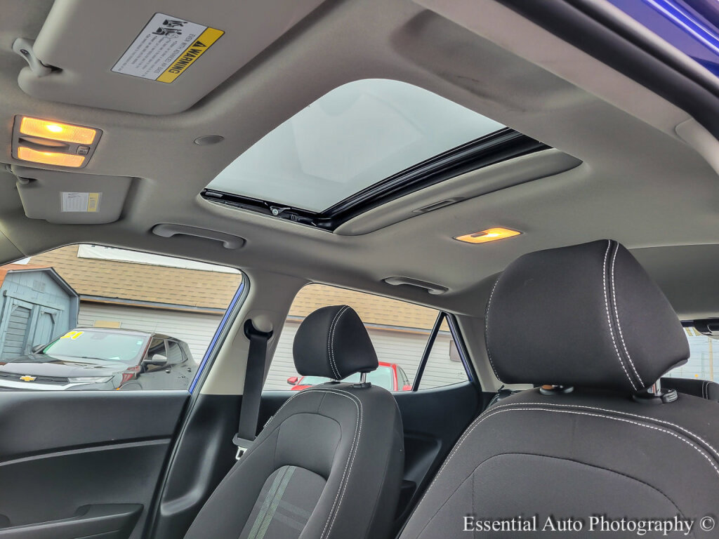 Used 2024 Hyundai Venue SEL image 12