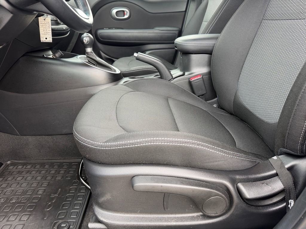 Used 2019 Kia Soul + FWD image 11