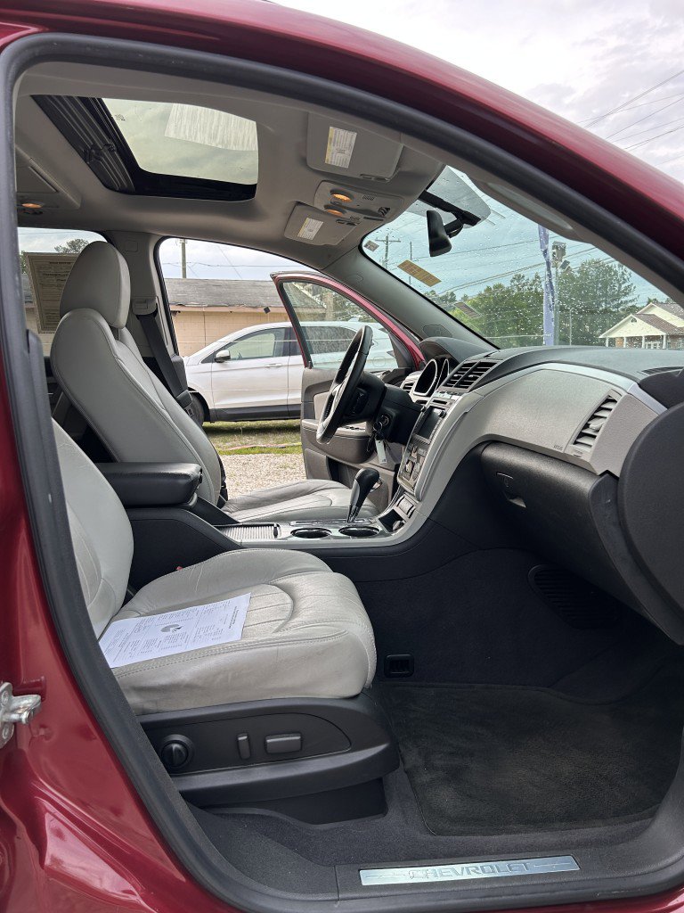 Used 2011 Chevrolet Traverse LTZ AWD/4WD image 15