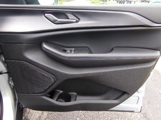 New 2024 Jeep Grand Cherokee L Laredo w/ Trailer Tow Package image 28