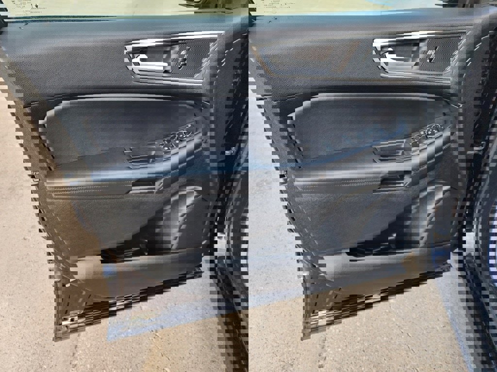 Used 2023 Ford Edge SEL image 10