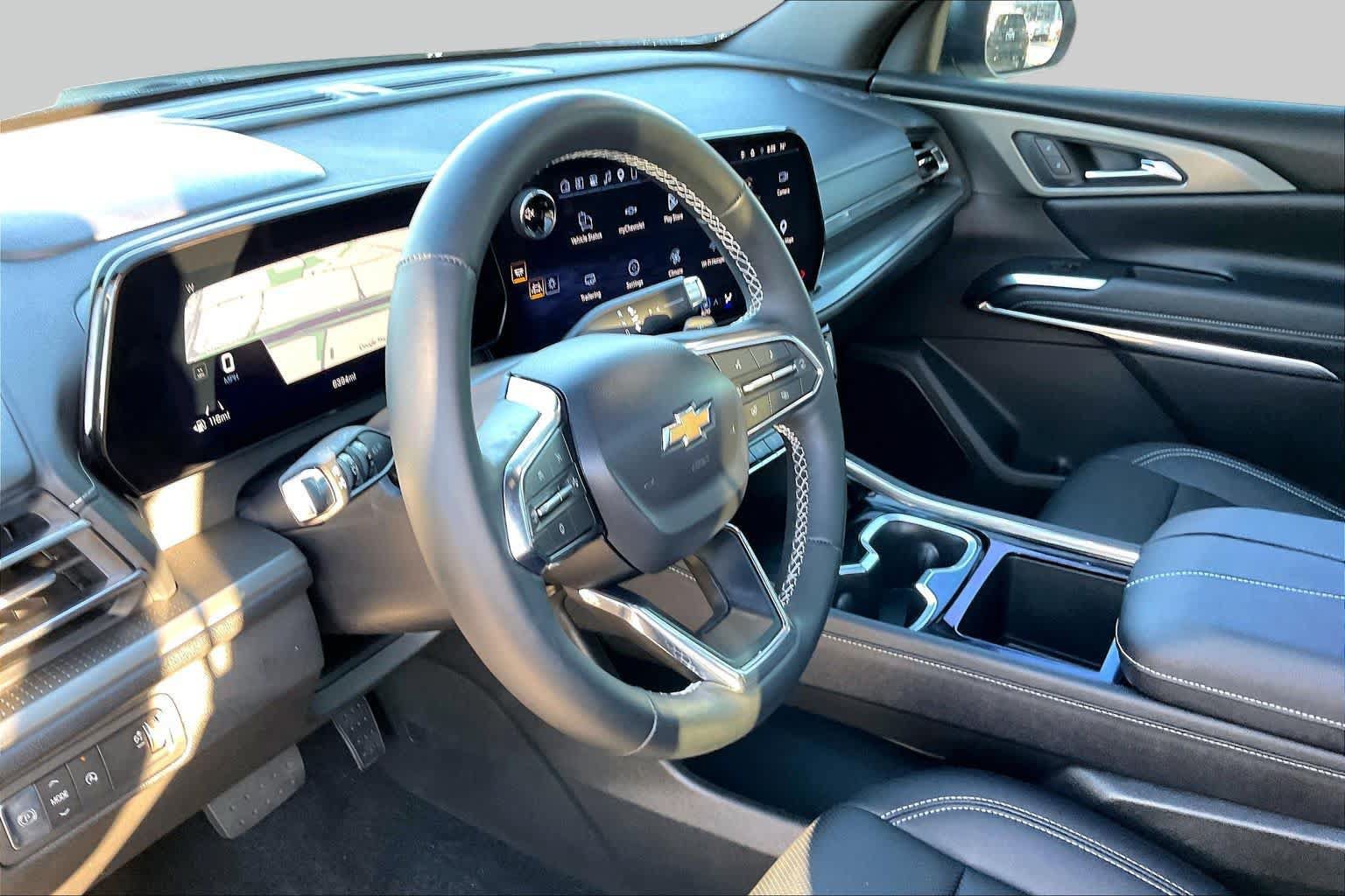 Used 2026 Chevrolet Traverse LT w/ Sun and Wheel Package FWD image 17