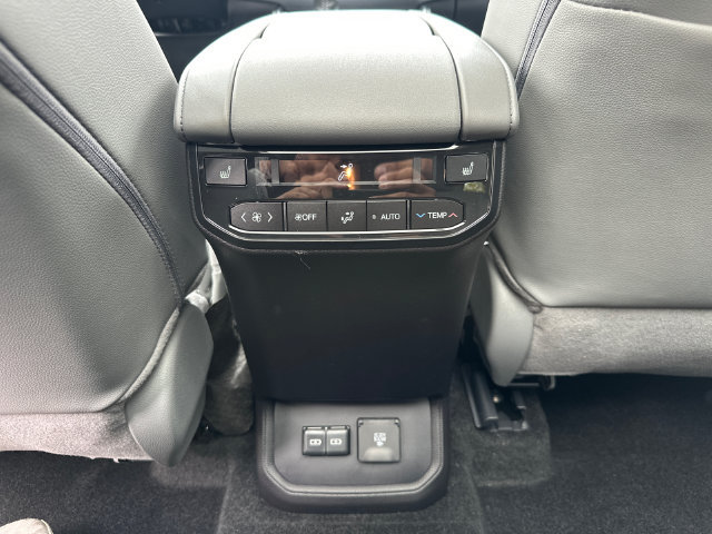 New 2026 Toyota Highlander Platinum AWD/4WD image 18