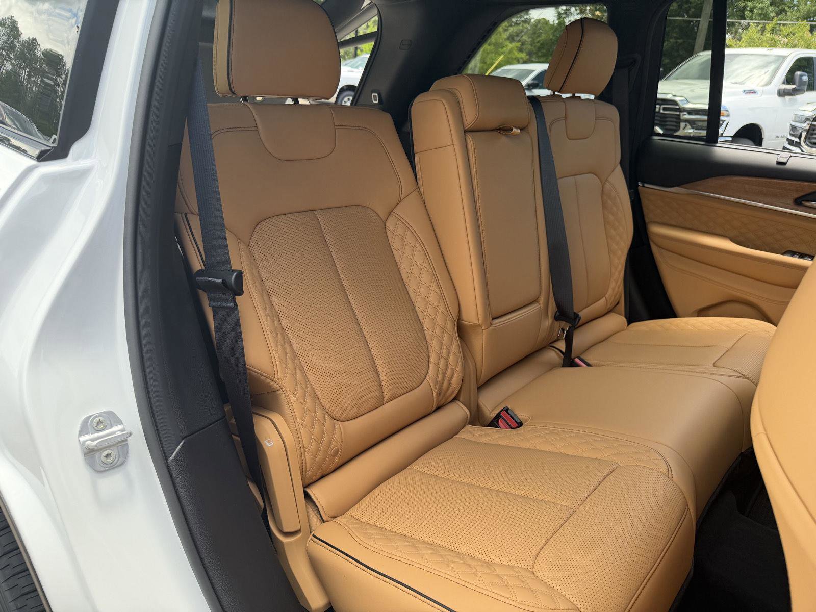 New 2026 Jeep Grand Cherokee Summit w/ Obsidian Package AWD/4WD image 20