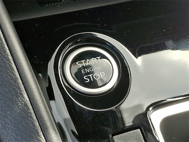 New 2025 Nissan Versa SR w/ Trunk Package image 18