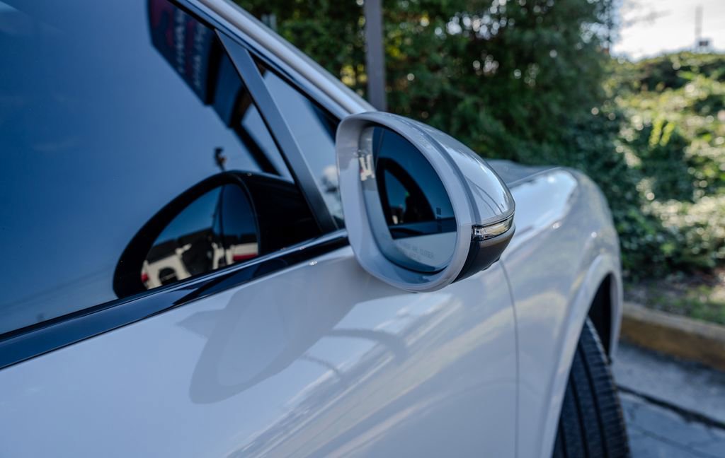 Used 2022 Porsche Cayenne Platinum Edition image 30