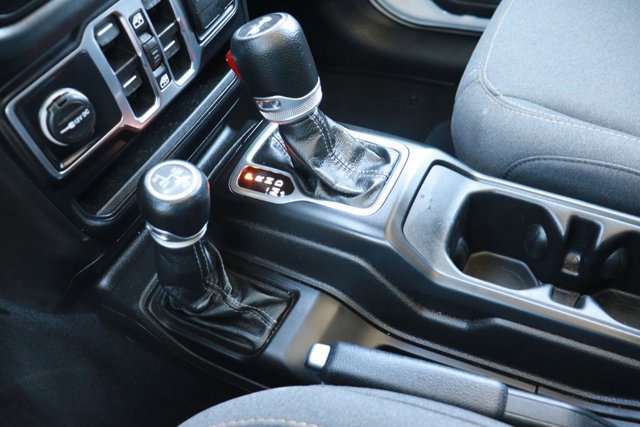 Used 2024 Jeep Wrangler Sahara image 18