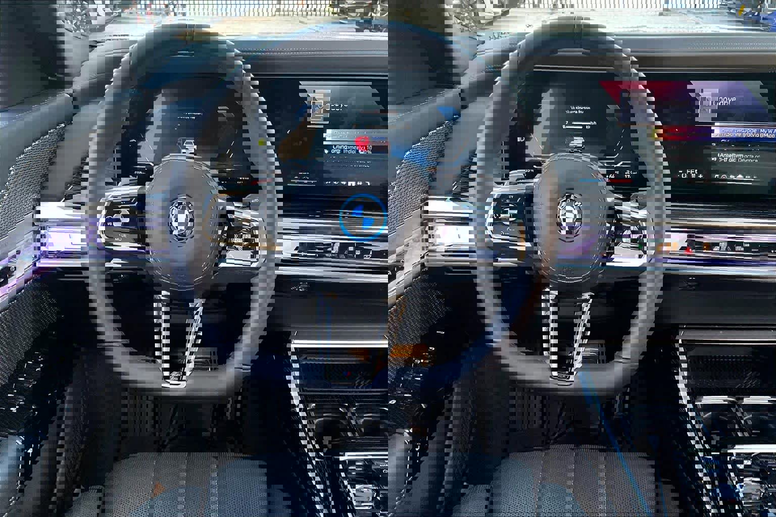 Used 2025 BMW i7 eDrive50 w/ M Sport Package image 5