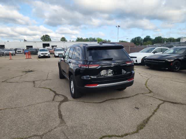Certified 2023 Jeep Grand Cherokee Laredo w/ Trailer Tow Prep Group (B) AWD/4WD image 22