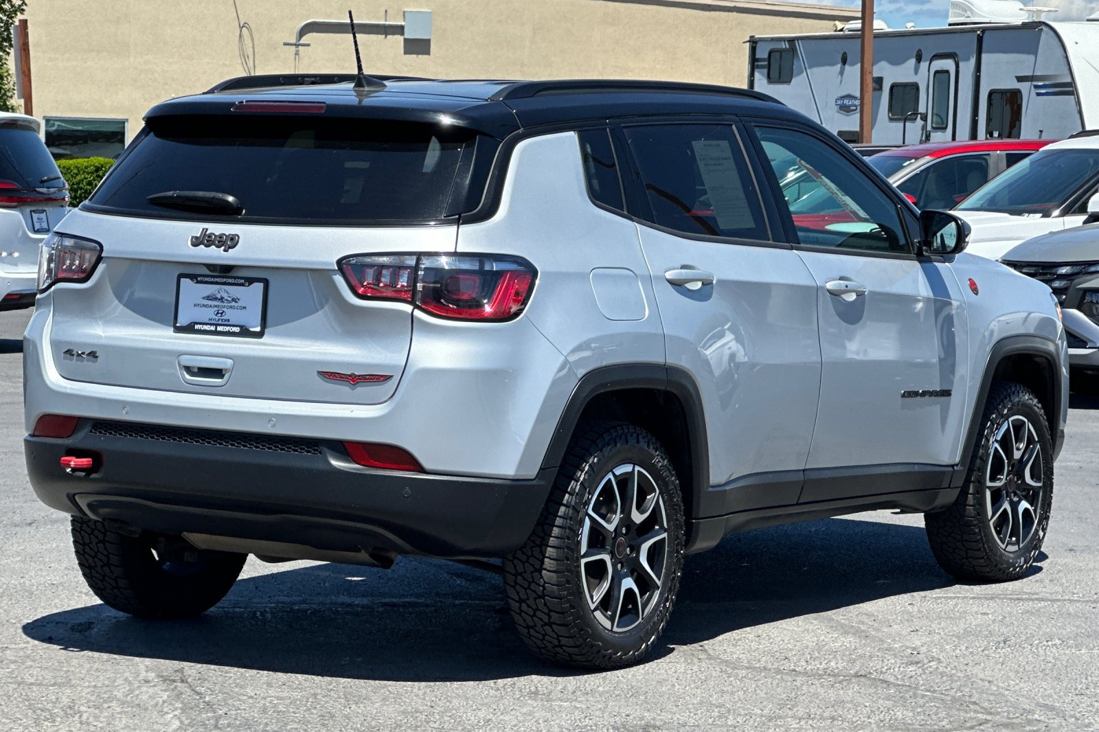 Used 2025 Jeep Compass Trailhawk AWD/4WD image 4