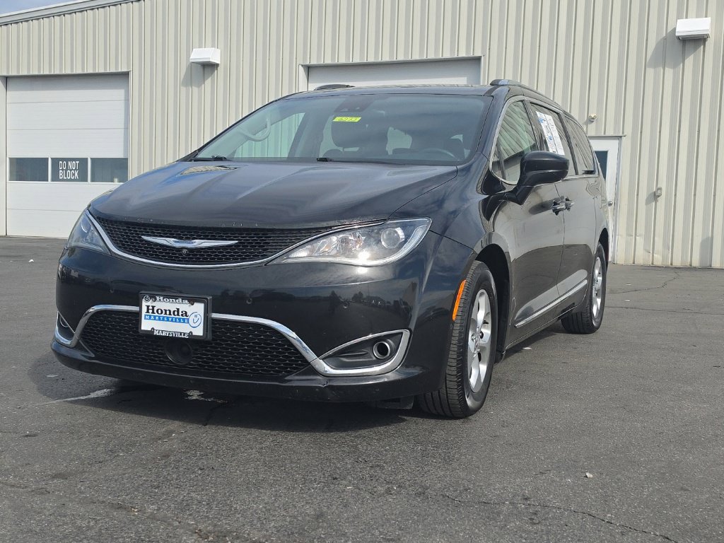Used 2017 Chrysler Pacifica Touring-L Plus w/ Advanced Safetytec Group FWD image 7