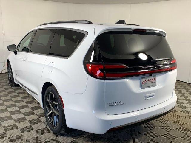 New 2027 Chrysler Pacifica Pinnacle w/ Theater Group FWD image 4