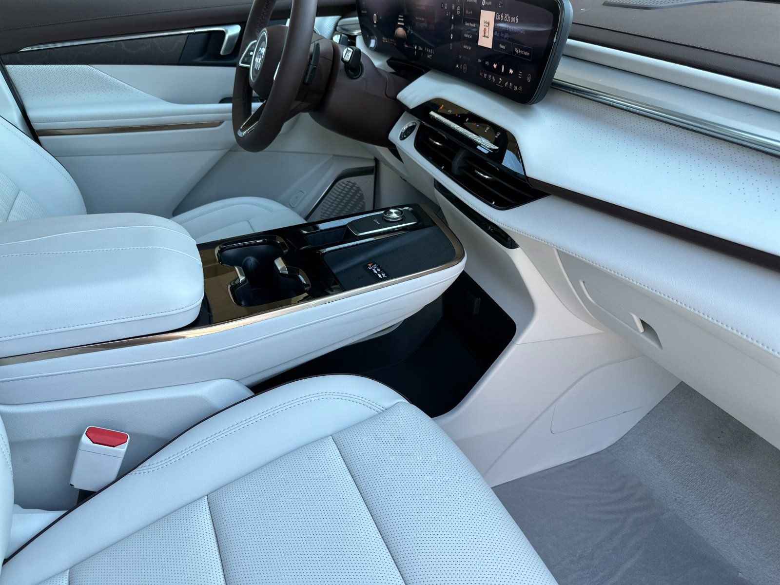 New 2026 Buick Enclave Avenir w/ Super Cruise Package AWD/4WD image 16