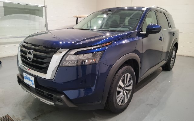 Used 2025 Nissan Pathfinder SL FWD image 5