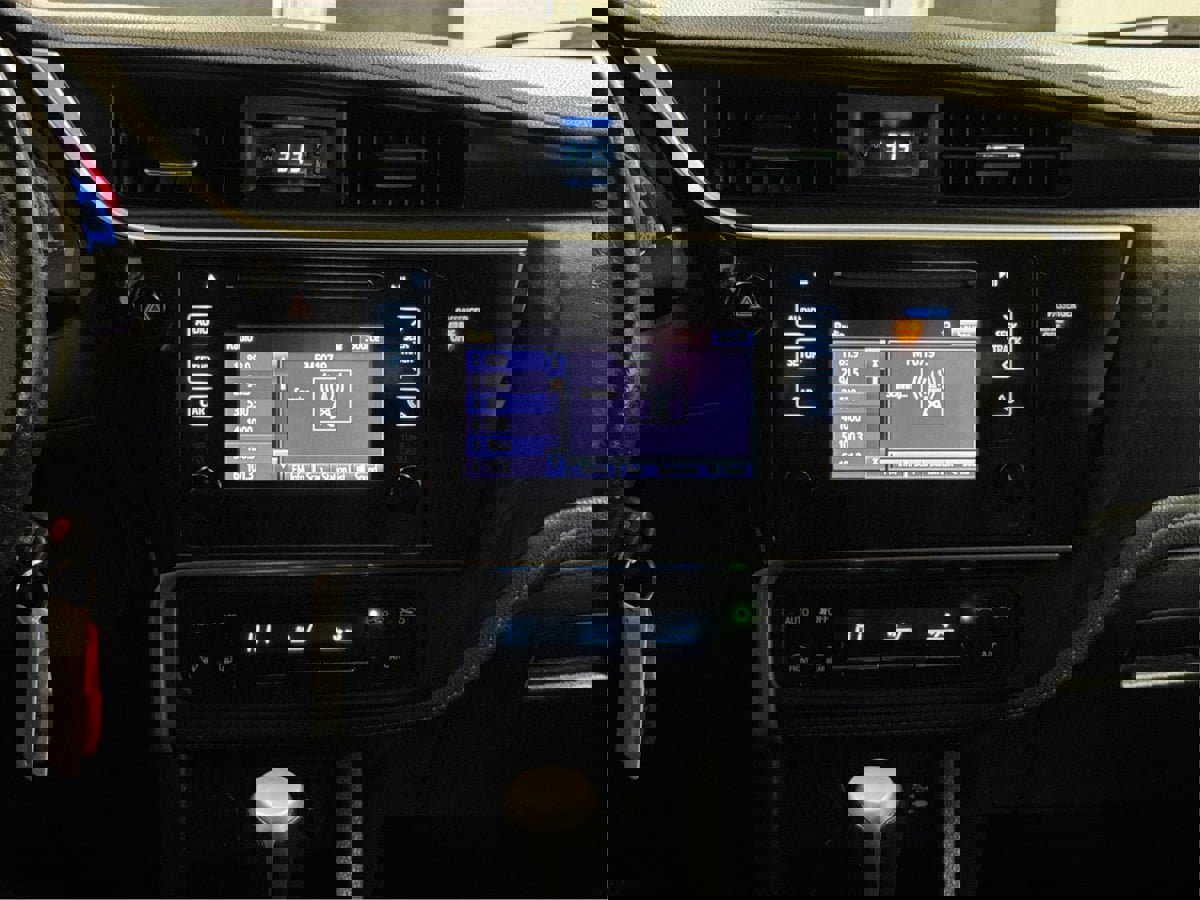 Used 2018 Toyota Corolla SE w/ Protection Package image 17