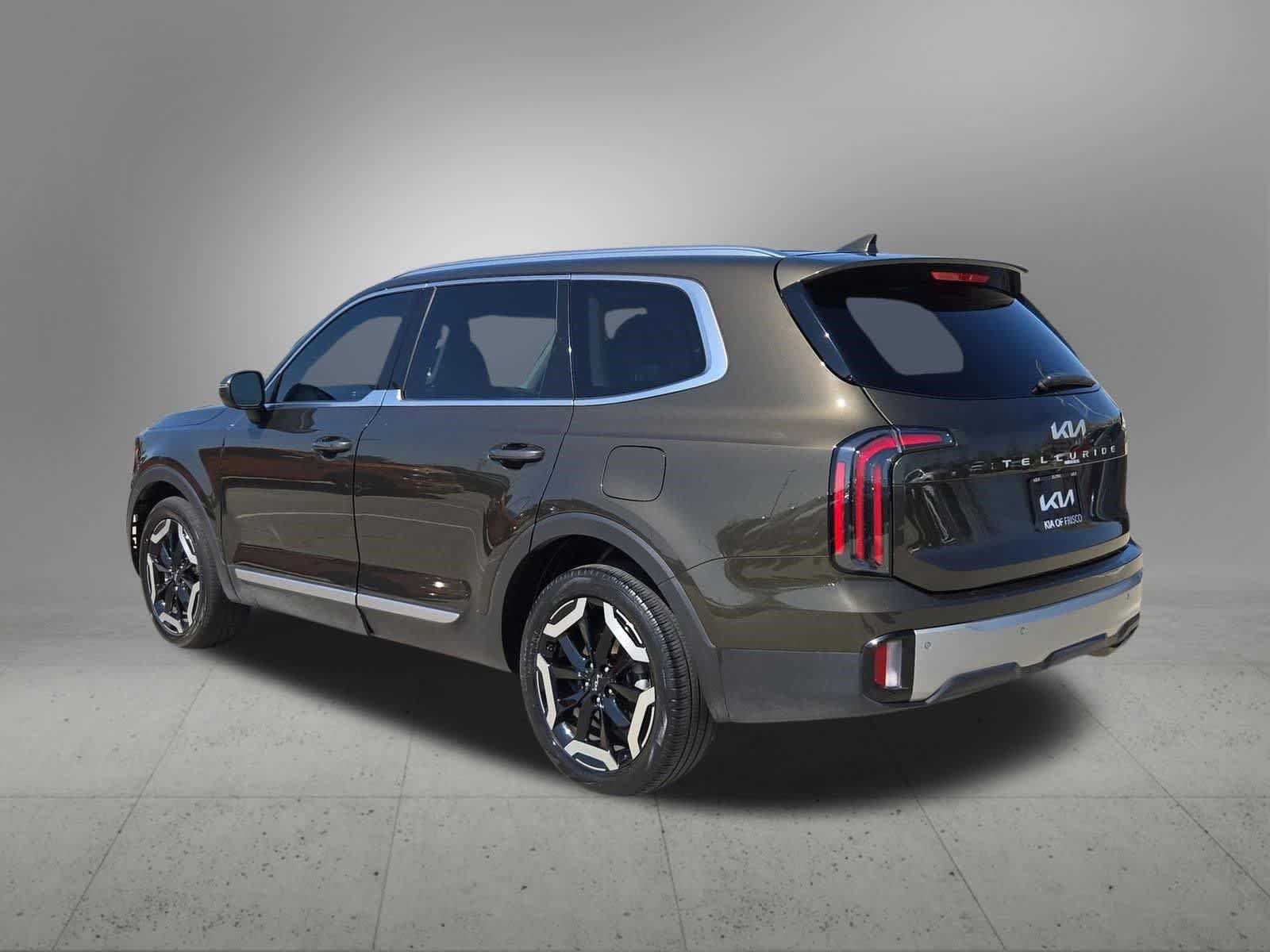 Certified 2023 Kia Telluride EX w/ EX Captain's Chair Package FWD image 4
