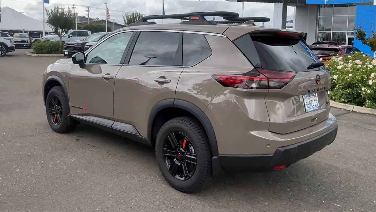 Used 2025 Nissan Rogue SV AWD/4WD image 5