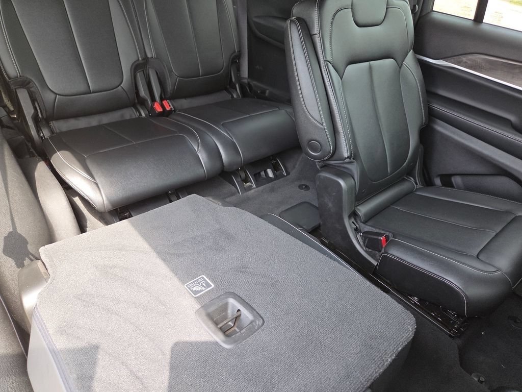 Used 2024 Jeep Grand Cherokee L Limited AWD/4WD image 5