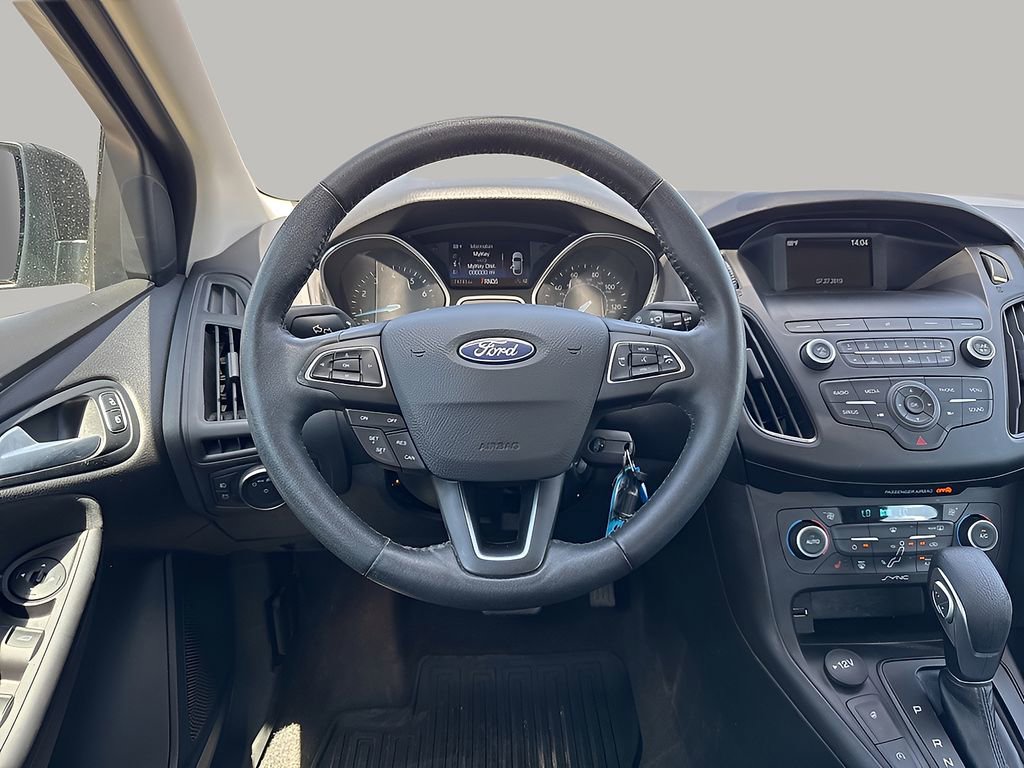 Used 2018 Ford Focus SE w/ SE Appearance Package FWD image 13