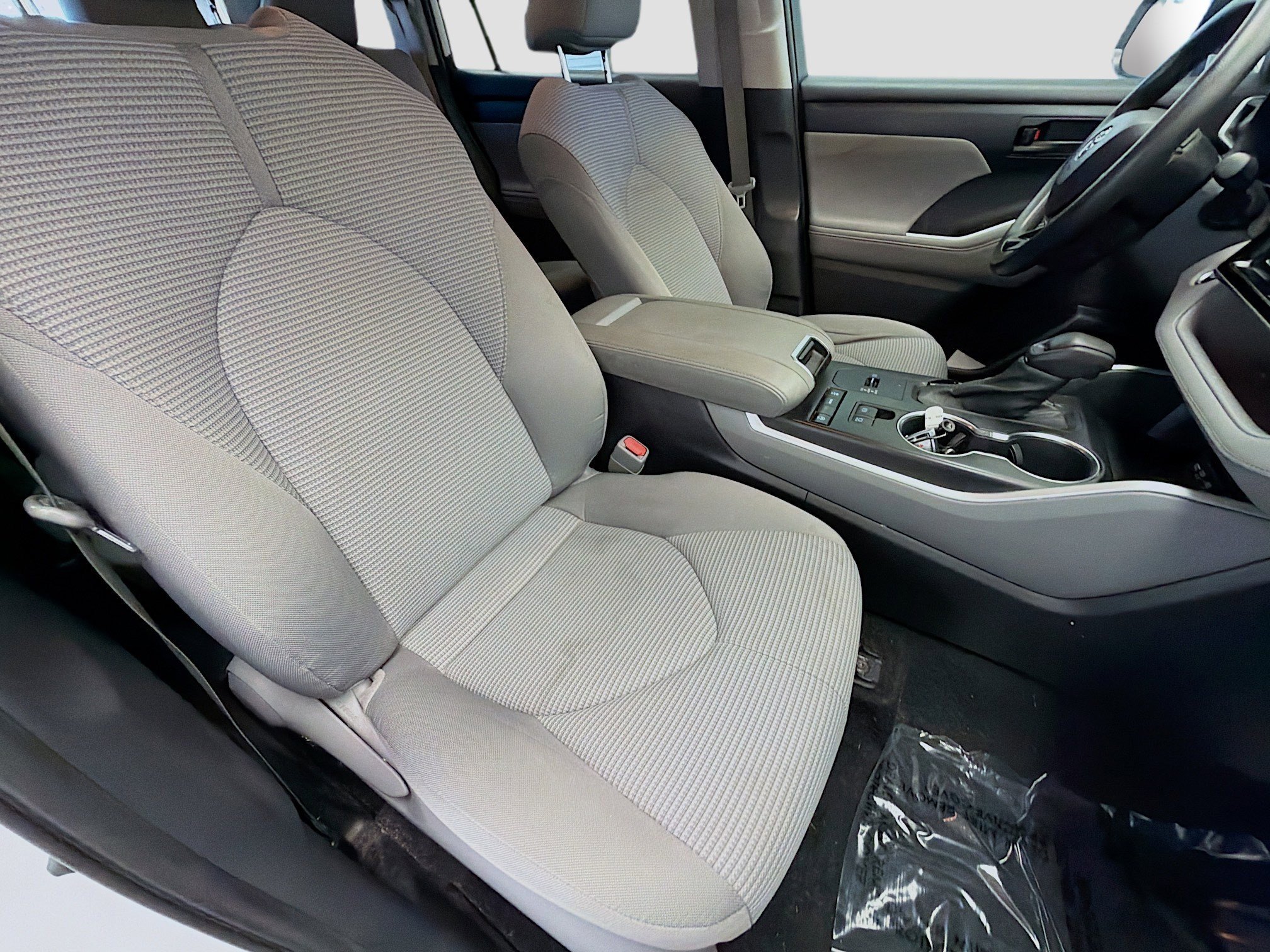 Used 2021 Toyota Highlander L image 15