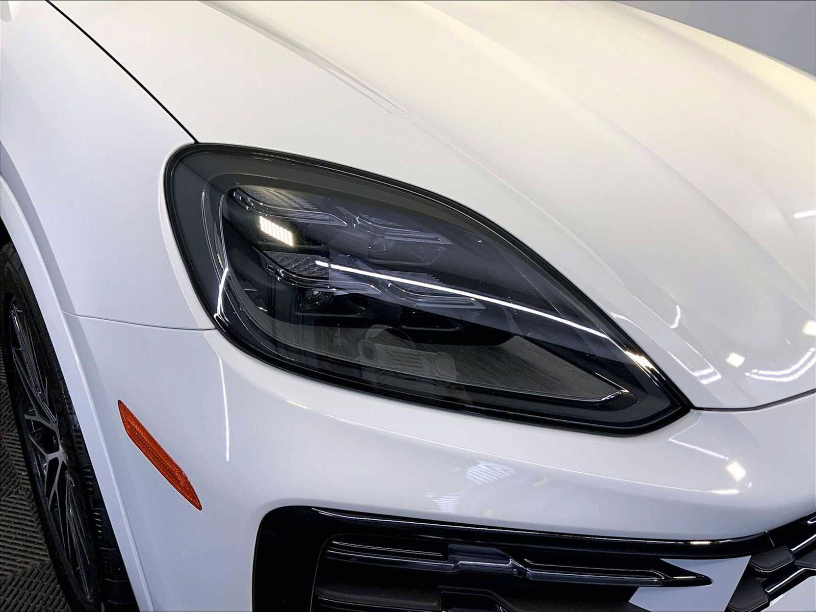 Certified 2024 Porsche Cayenne Coupe image 12