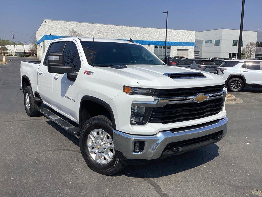 Used 2024 Chevrolet Silverado 2500 LT AWD/4WD image 8