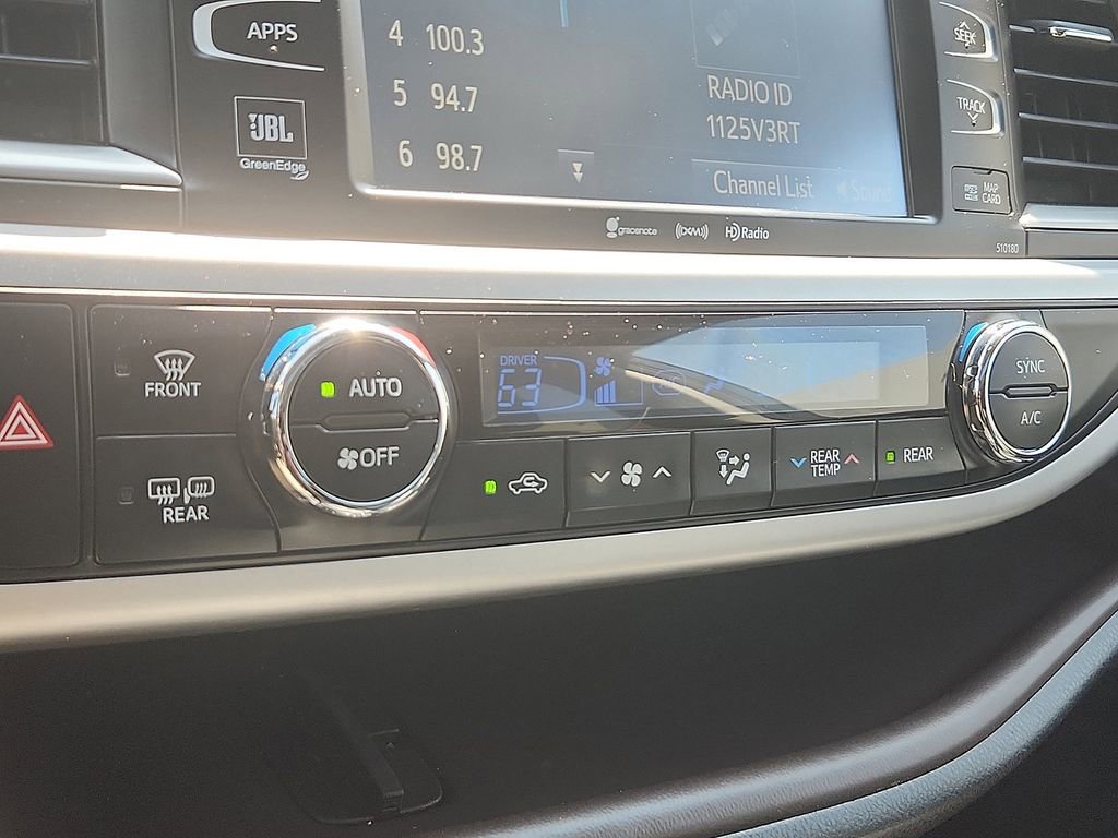 Used 2017 Toyota Highlander Limited AWD/4WD image 12