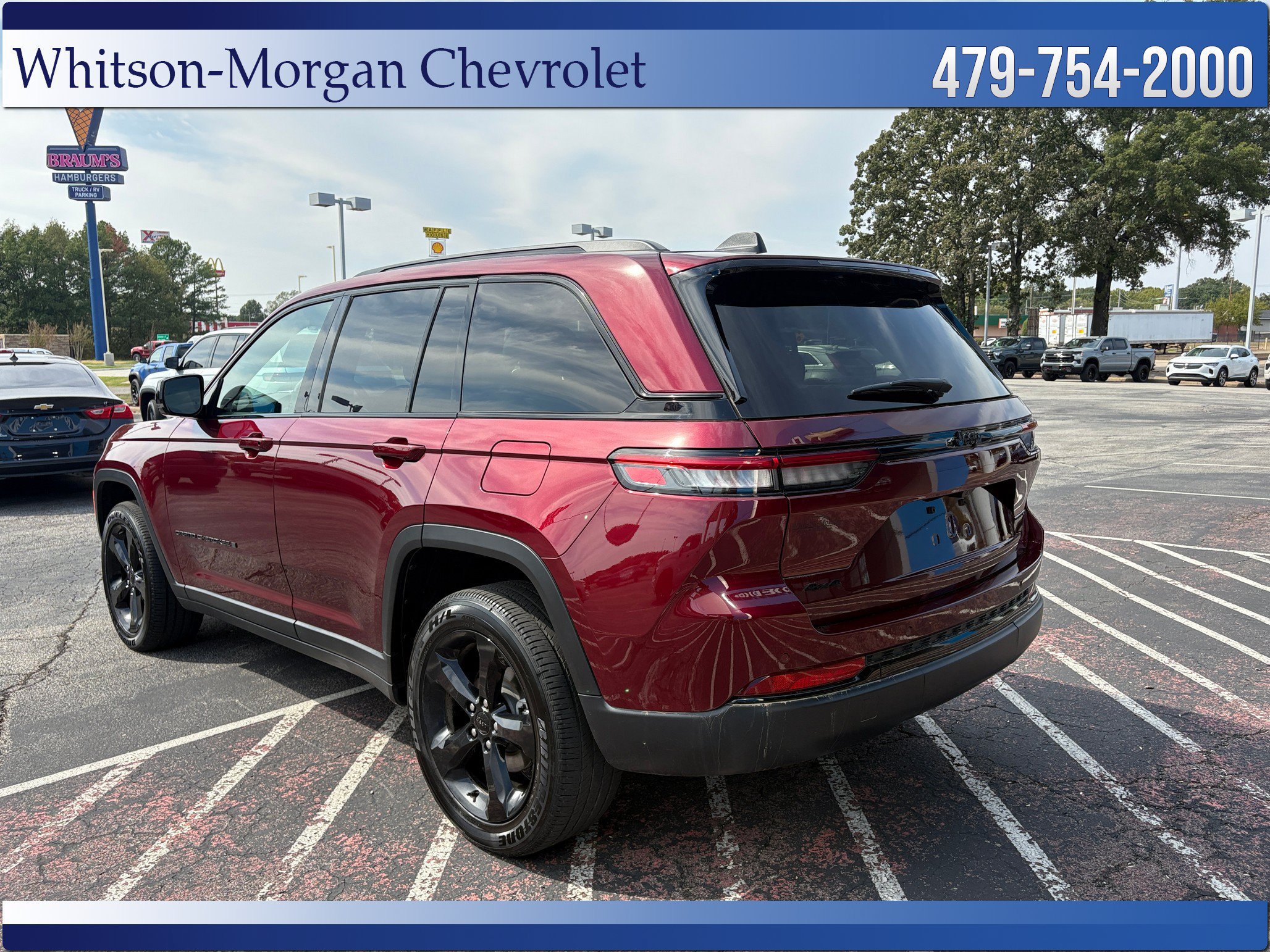 Used 2025 Jeep Grand Cherokee Altitude AWD/4WD image 7