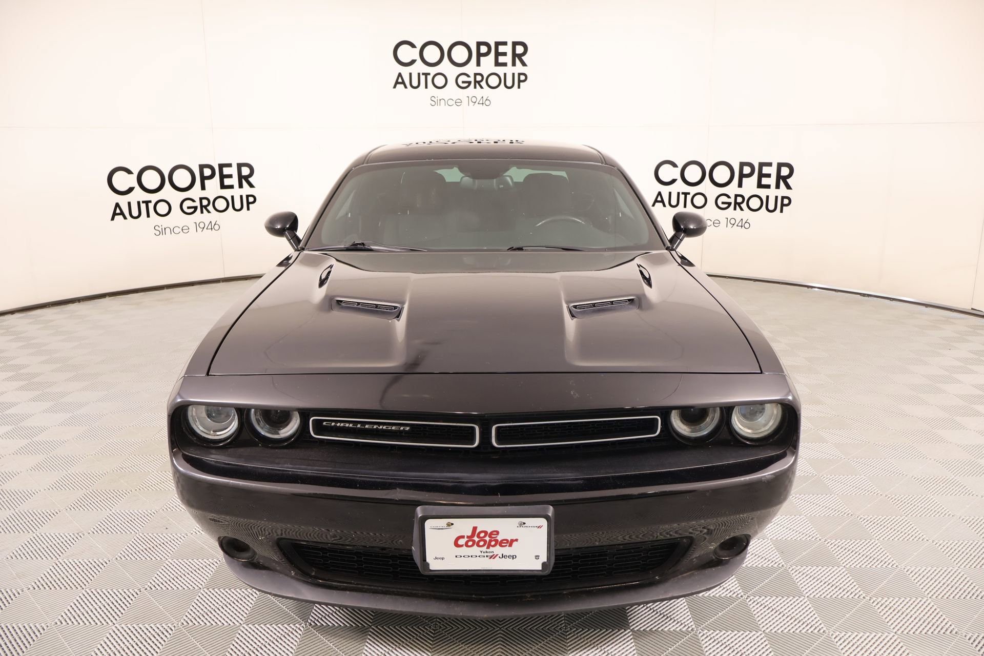 Used 2015 Dodge Challenger SXT RWD image 8