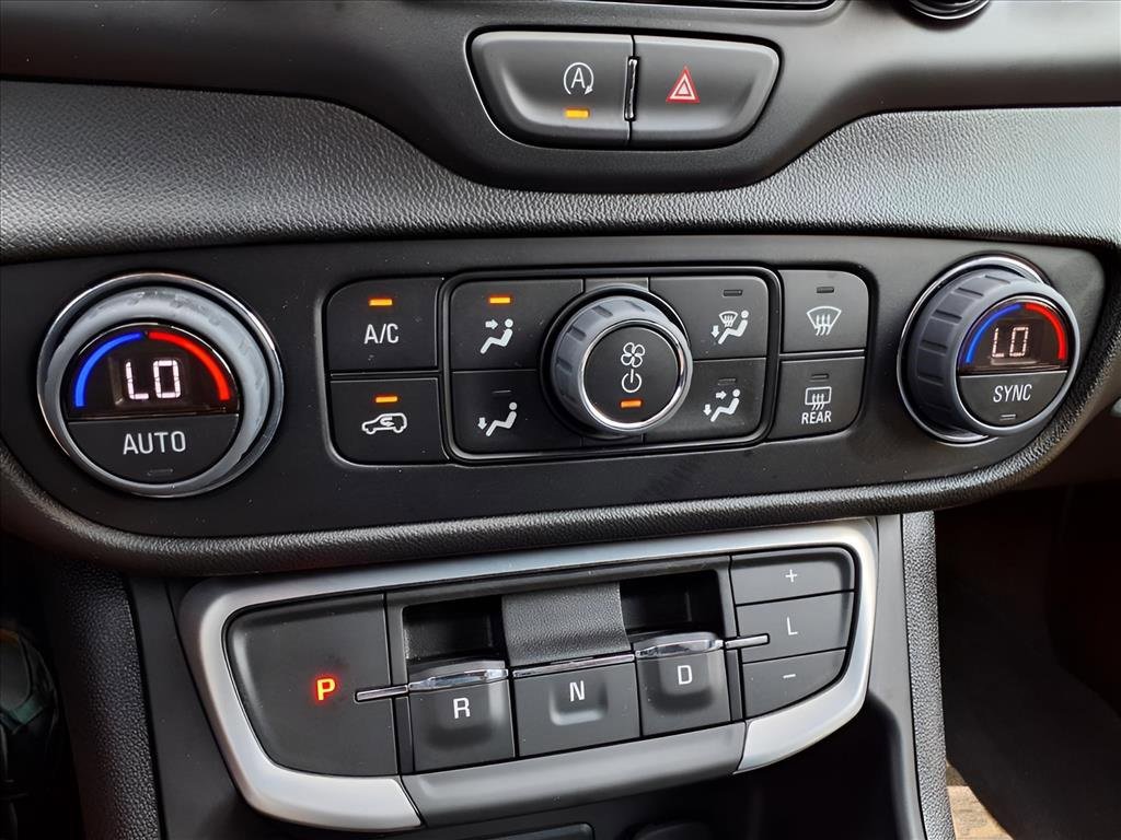 Used 2024 GMC Terrain SLT image 12