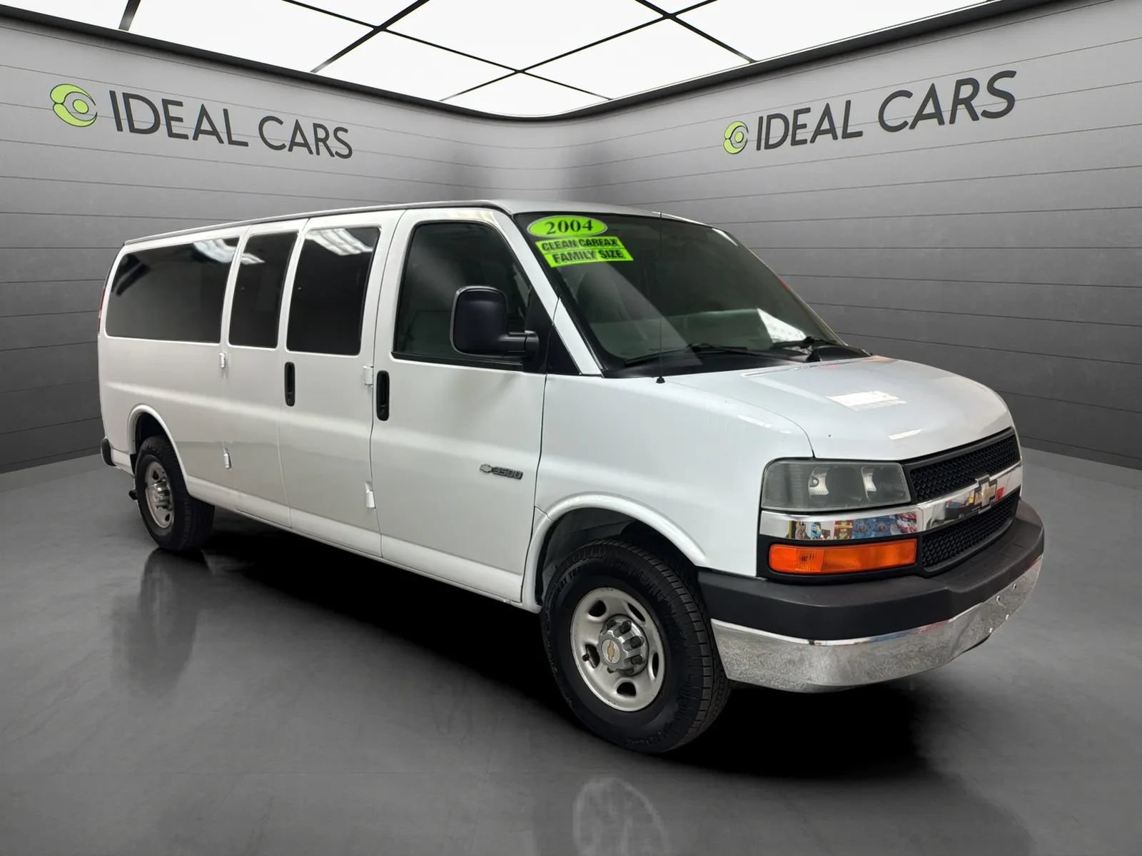 Used 2004 Chevrolet Express 3500 Extended Passenger w/ LS Preferred Equipment Group RWD image 3