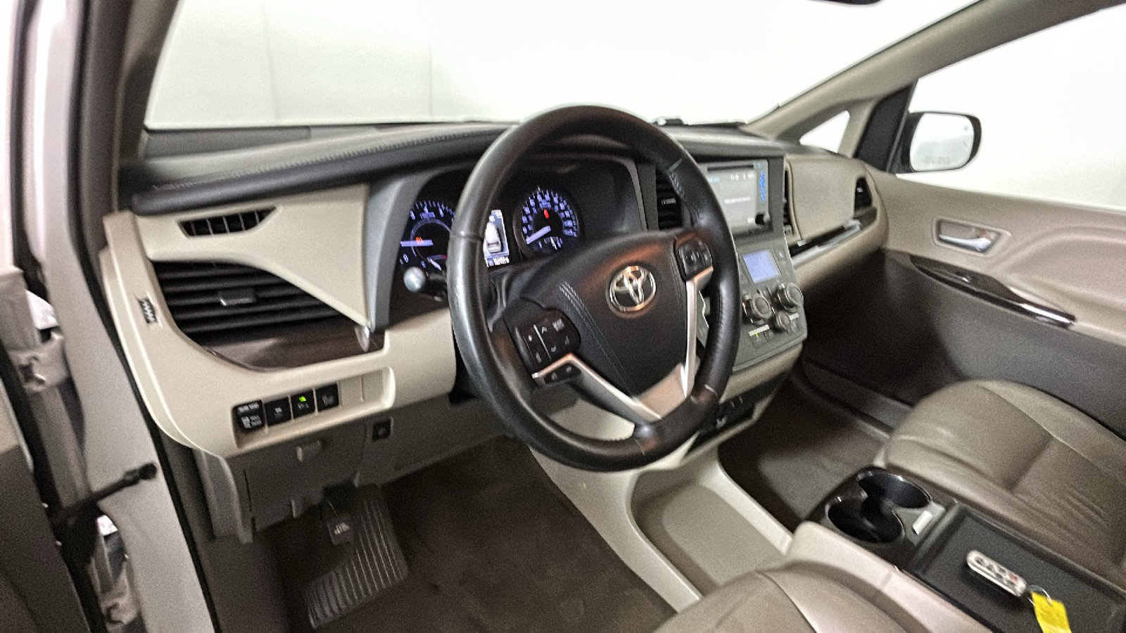 Used 2015 Toyota Sienna XLE Premium AWD/4WD image 17