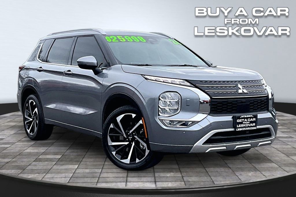 Used 2024 Mitsubishi Outlander SEL image 1