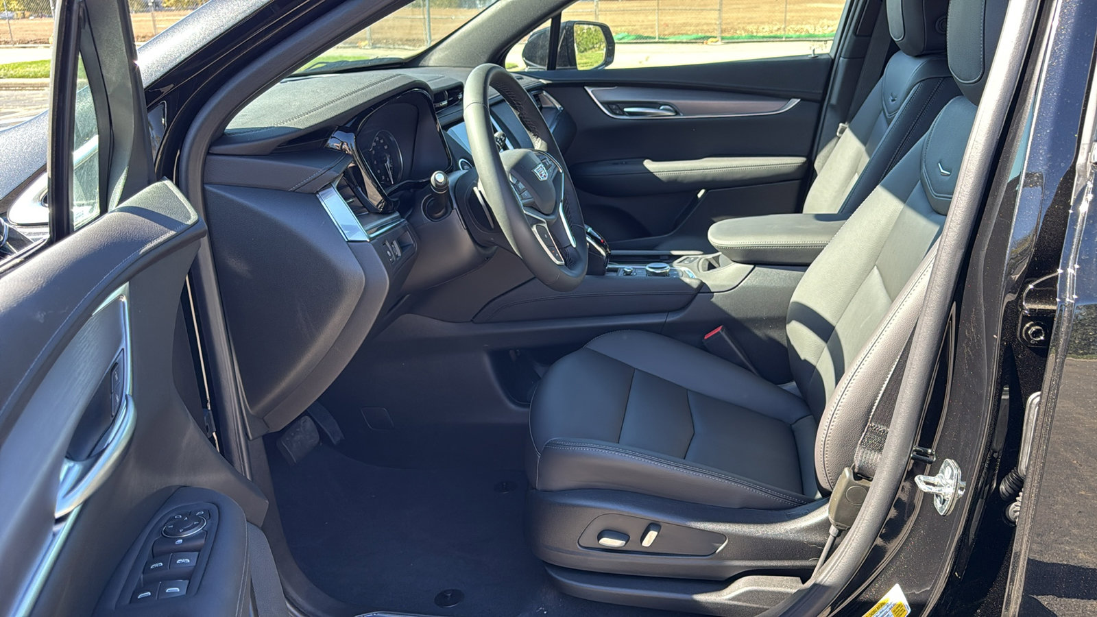 New 2025 Cadillac XT5 Luxury image 8