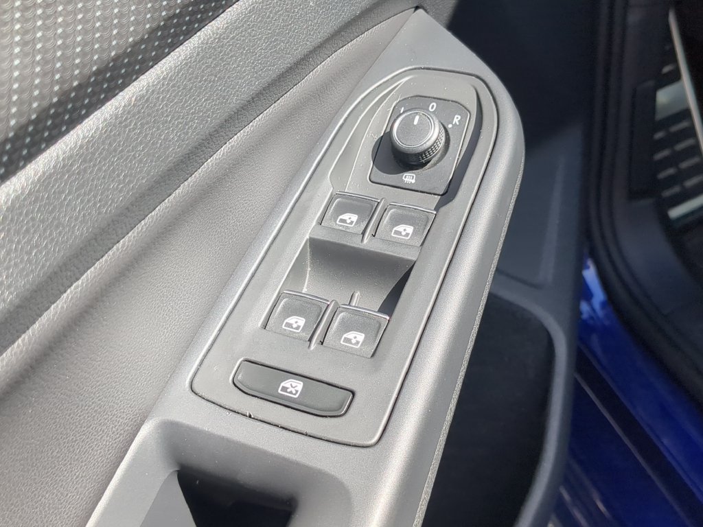 Used 2023 Volkswagen Golf R AWD/4WD image 17