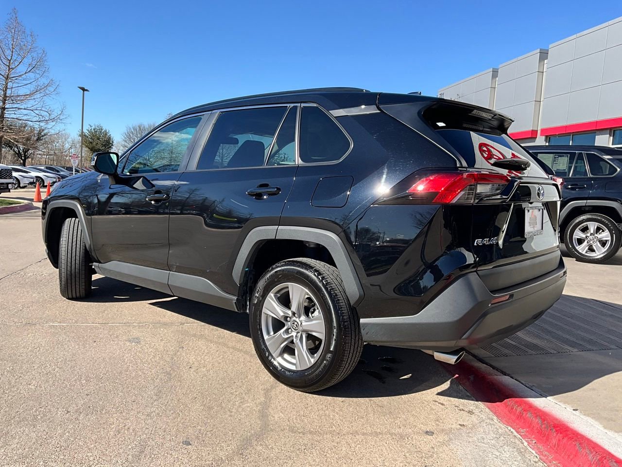 Used 2025 Toyota RAV4 XLE image 8