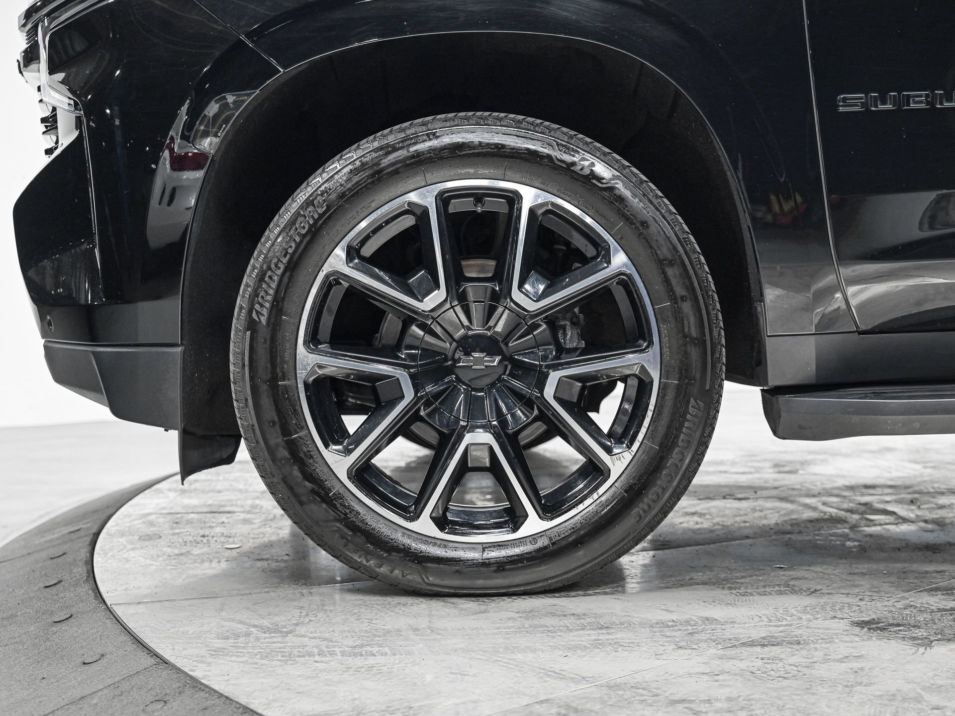 Used 2022 Chevrolet Suburban RST AWD/4WD image 3