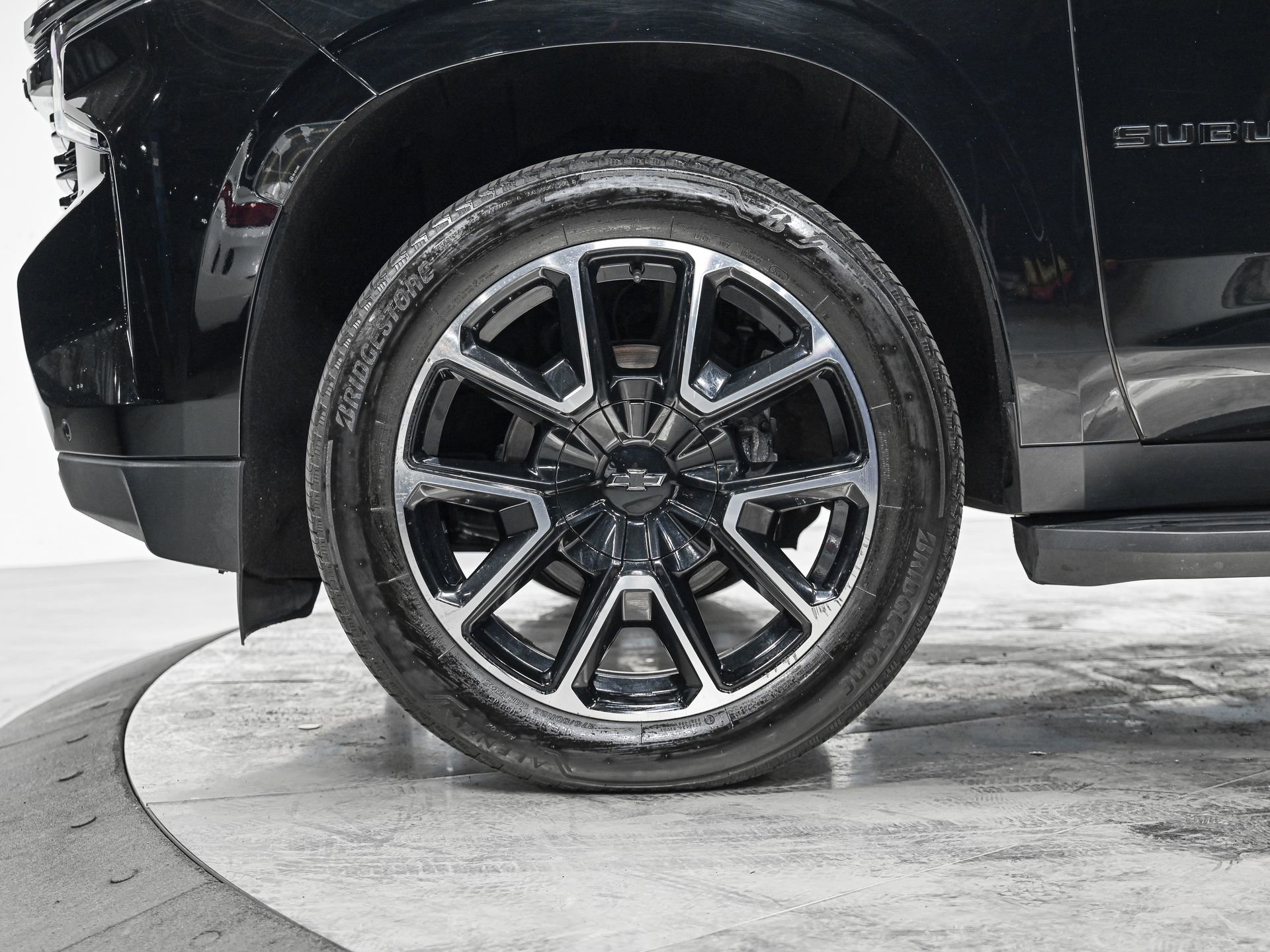 Used 2022 Chevrolet Suburban RST AWD/4WD image 3