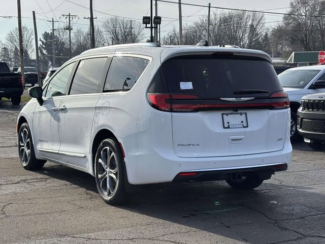 New 2026 Chrysler Pacifica Pinnacle w/ Trailer Tow Group AWD/4WD image 16