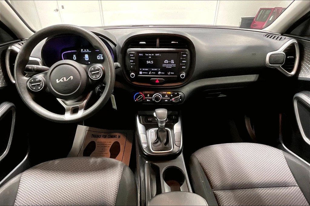 Used 2025 Kia Soul LX w/ LX Technology Package FWD image 18