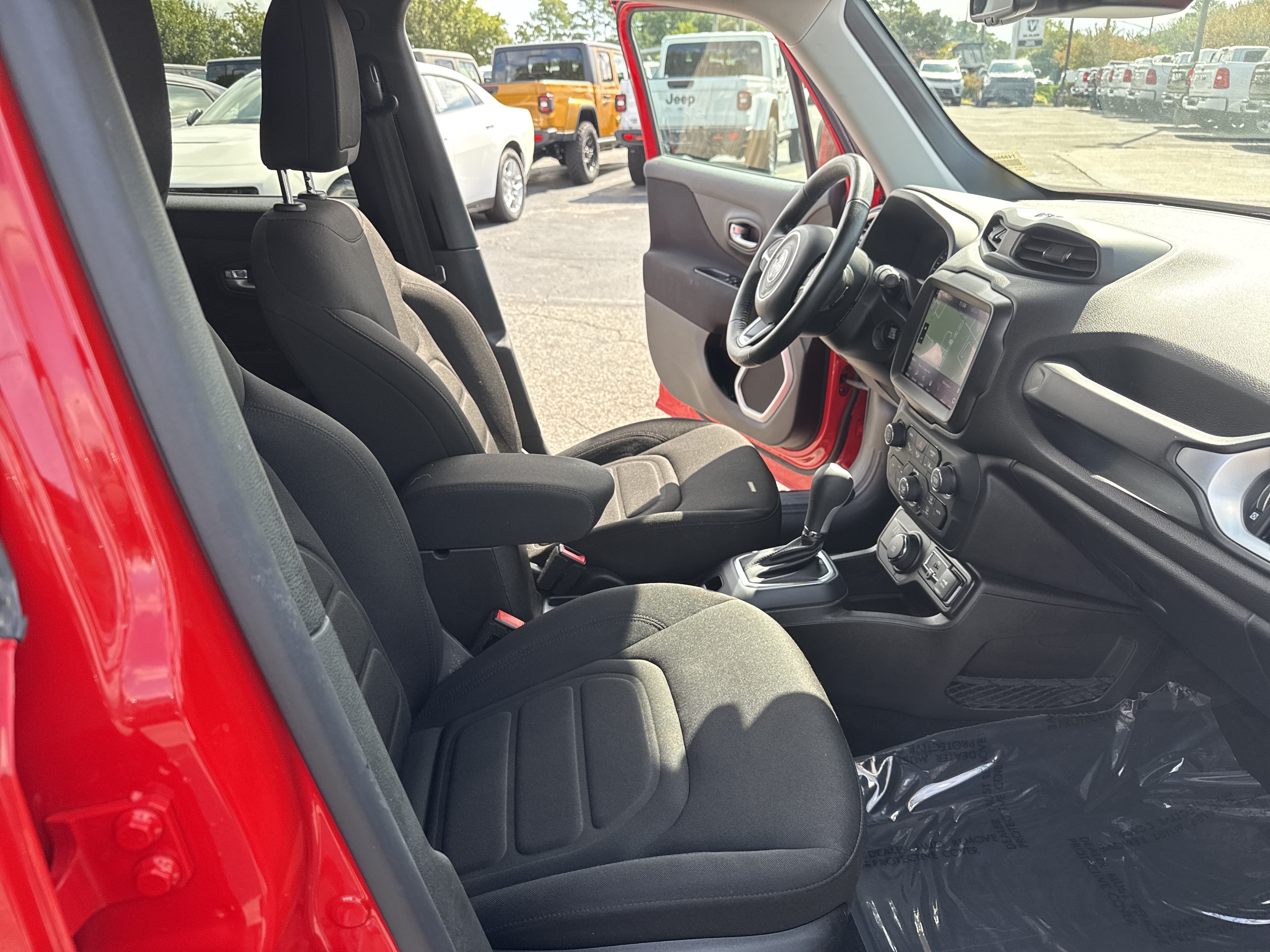 Used 2021 Jeep Renegade Latitude w/ Luxury Group I AWD/4WD image 33
