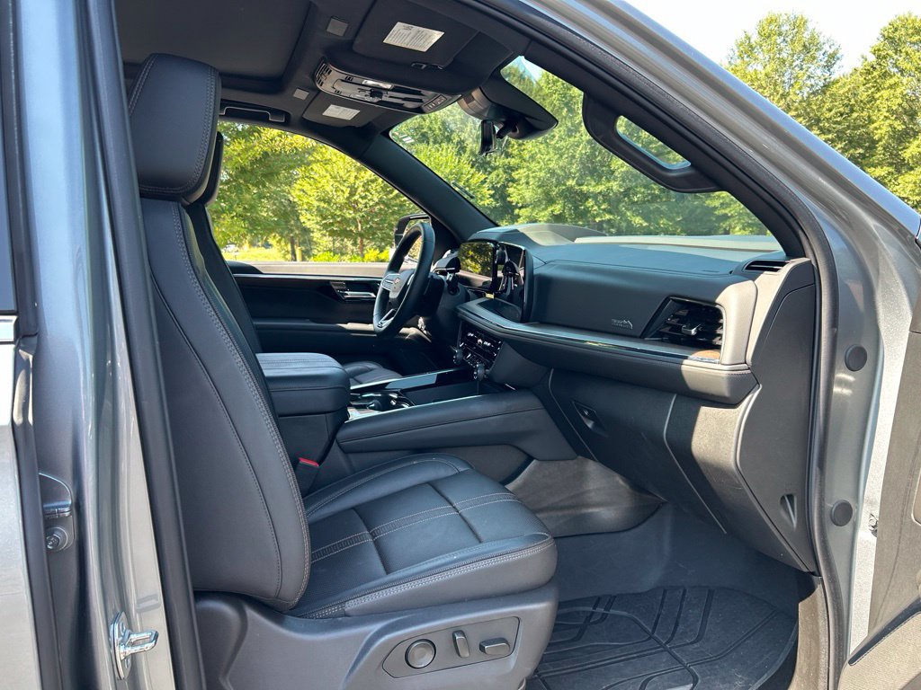 Used 2025 Chevrolet Tahoe High Country AWD/4WD image 46