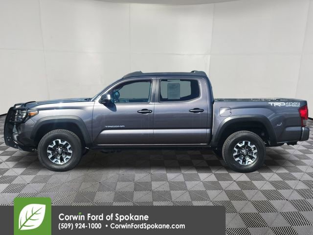 Used 2017 Toyota Tacoma TRD Off-Road image 10